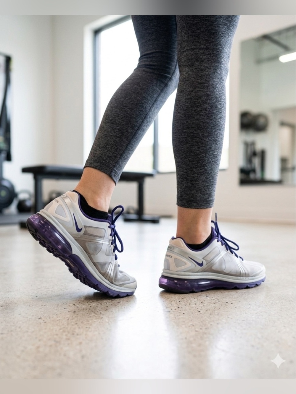 Nike Women's Low-Top Air Max Sneakers in White and Purple. Size 8